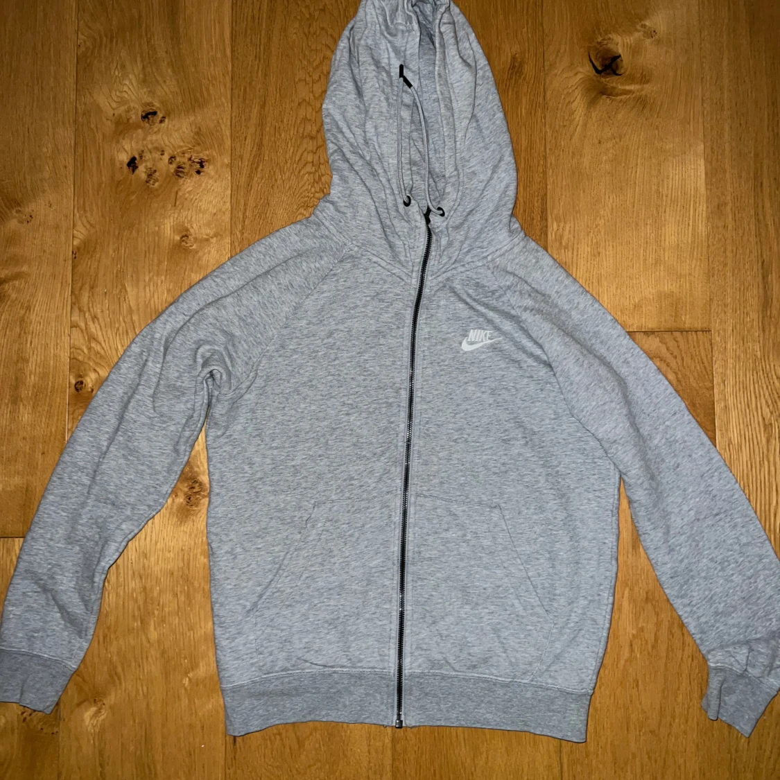 Grå hoodie från Nike