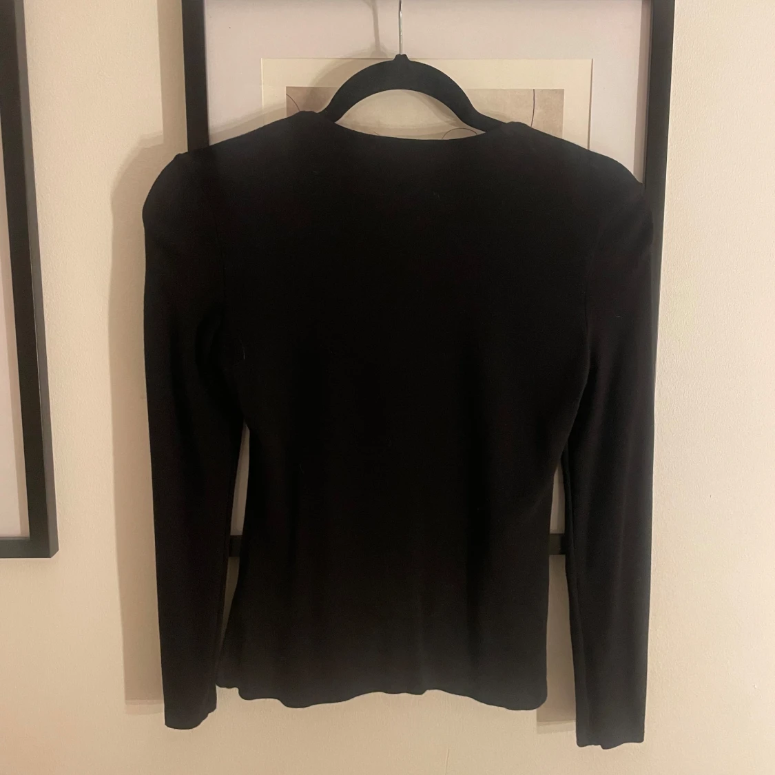 Svart långärmad topp med knutdetalj - 91