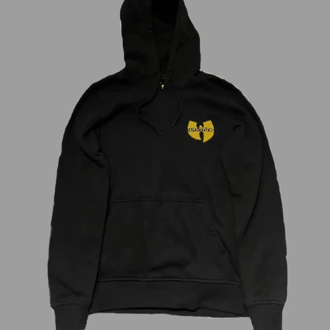 Svart hoodie från Wu-Wear