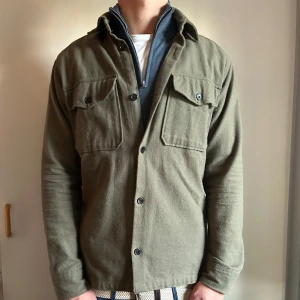 Jack & Jones overshirt - Säljer en stilren Jack & Jones overshirt | storlek M | bra skick | hör av er vid frågor eller funderingar!
