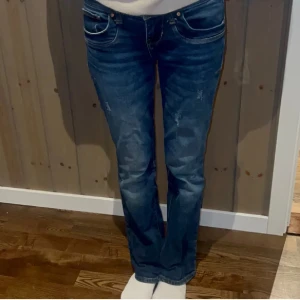 Ltb jeans 25/30 - Säljer mina snit snygga lågmidjade jeans från ltb, storlek 25/30. Säljer för 550