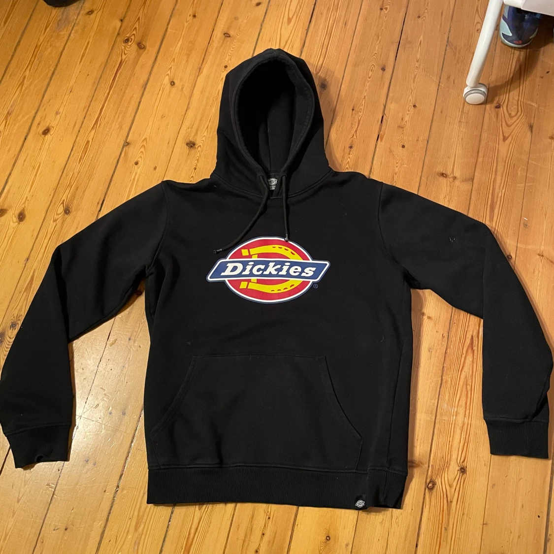 Svart hoodie från Dickies