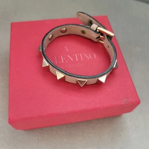 Valentino armband  - Fint skick 