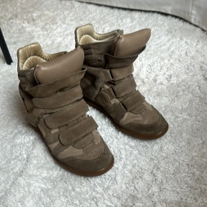 Isabel marant (äkta) - Äkta Isabel marant i bra skick, storlek 39  Kan mötas upp i Göteborg centrum eller fraktas   Pris kan diskuteras vid snabb försäljning 