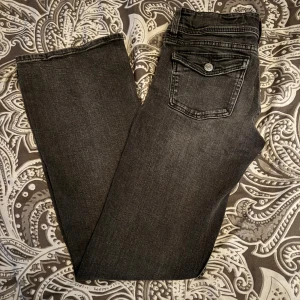 Fina jeans från Gina  -  Xs ( 158 ) använda men hela och rena, 