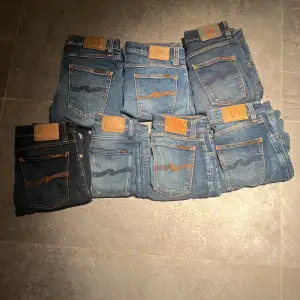 Hej säljer ett gäng nudie jeans i olika priser storlekar och färger skriv för pris storlekar och individuella bilder mvh Lukas 