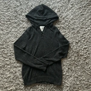 Stickad hoodie  - Stickad Abercrombie & Fitch hoodie ] Strl M ] 10/10 skick ] Mitt pris 299]