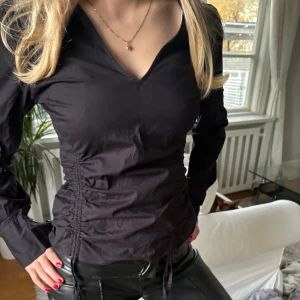 Unik skjorta  - Sååå cool skjorta/blus med unika detaljer och snöre!!!🤩