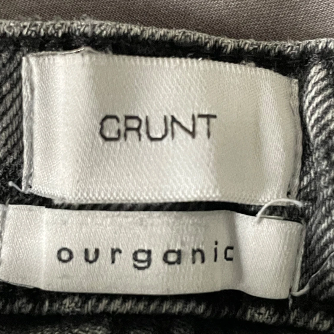 Mörkgråa grunt jeans - 91