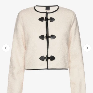Boucle Jacket  - Superfin vit jacka med svarta detaljer från Gina Tricot i strl XS. Inga tecken på användning. 🧸🤍