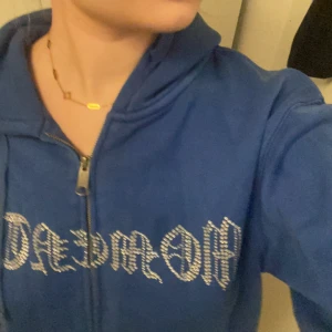 Rinestone hoodie - Används aldrig 