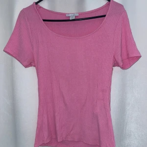 Söt tröja - Jättesöt tröja💕  Aldrig använd, bara hängt i en garderob😔  (Säljs på andra plattformar)