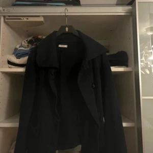 Kappa - Säljer denna fina kappa liknar på utseendet som de från design by si. Köpt för länge sen men aldrig kommit till användning säljer därför för 100kr