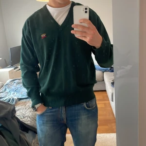 Paul and Shark kofta - Garderobsrensing! Säljer en kofta från Paul and Shark i storlek L då den aldrig kommer till användning. Ganska gammal men fortfarande i bra skick då den sällan använts.