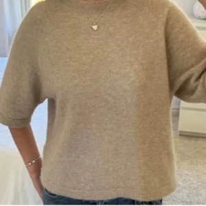 Stickad T-shirt  - Stickad T-shirt från Other stories, nypris 790, hör av er vid frågor💞