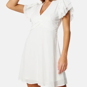 Perfekt studentklänning, Flounce Sleeve Chiffon Dress - Flounce Sleeve Chiffon Dress Perfekt studentklänning från bubbelroom! ENDAST ANVÄND 1 GÅNG. Storlek 36, S Ordinarie pris 799kr 