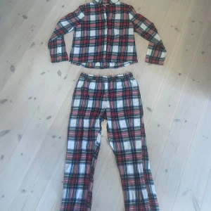 Snygg pyjamas  - Snygg pyjamas från Hunkemöller använd få gånger.