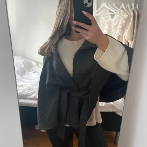 Rutig poncho  - Så snygg rutig poncho!! 