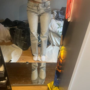 Snygga raka jeans - Super fint skick. Gråa raka jeans i strl M/38.