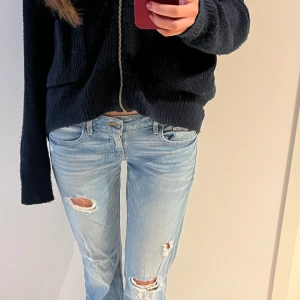 Low waist jeans  - Jättesnygga Low waist jeans, med hål, W28 L33💗💗