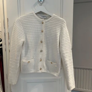 Stickad kofta - Inte säker på om jag vill sälja Beror på bud