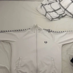 Fred perry zip up - Äkta! Aldrig använd 10/10 sick  Inget fel på den inga märken eller skador 