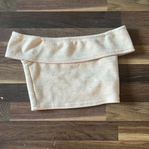 Topp shein  - Beige topp från shein 13 år som xs
