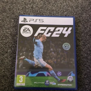 FC 24 till PS 5 - Ett helt  nytt FC24 till PS 5 bara testat en gång. Säljer för fick det i present men jag har bara ett PS 4 så har ingen nytta till det. Säljer för bra pris!!
