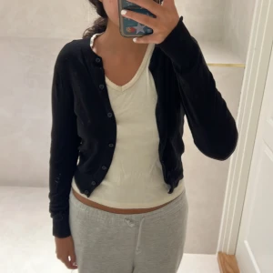 HM cardigan  - Säljer en jätte snygg HM cardigan! Bra skick 