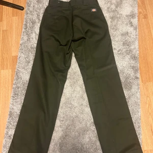 874 dickies byxor, mörk gröna - W30/L32 Mörk gröna Knappt använda Bra skick 