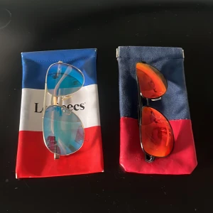 Le specs - Säljer två par le specs glasögon till väldigt bra skick! Använda cirka två gånger då dom aldrig kom till användning. Dom är 100% äkta och det finns möjlighet för ändringar om pris eller byten!