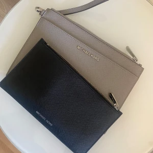 Jet set travel, Michael kors - Jet set travel 2 pack, använd en kort stund i ny skick.