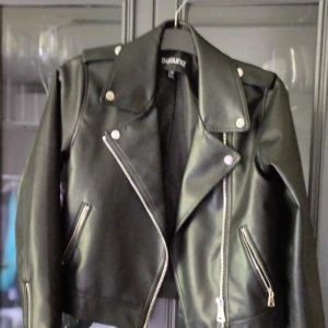 Jacka - En snygg oanvänd höstjacka från b-young i storlek 38. 