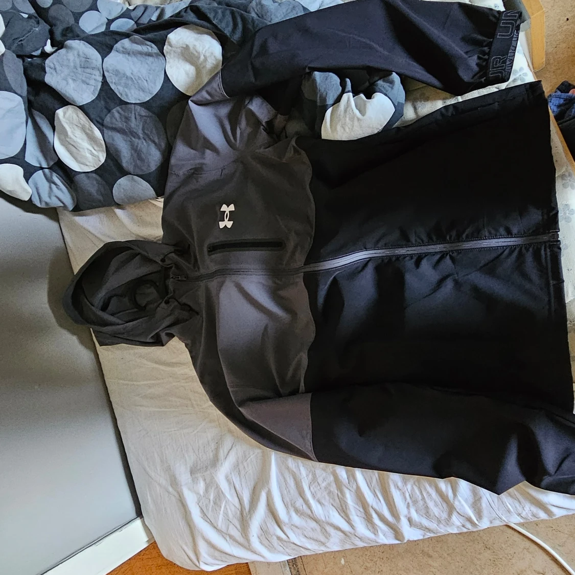 Under armour jacka  - 90