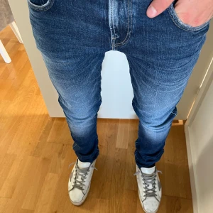 Replay anbass  - Säljer nu minst Replay jeans då de inte kommer till användning. Passar någon bäst som är ca 178cm lång. Hör av er vid minsta funderingar, pris kan ändras vid snabb affär.