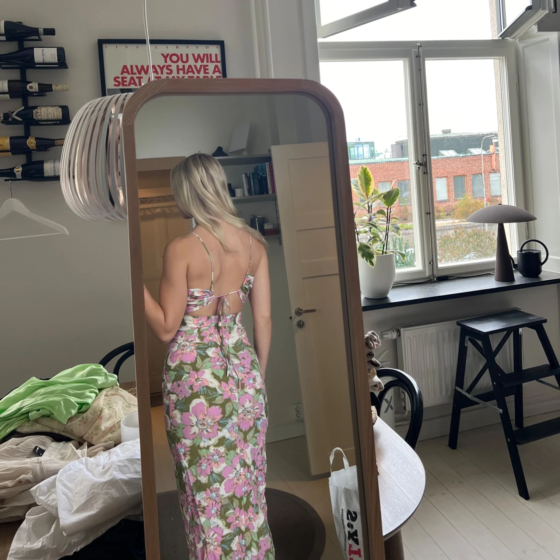 Blommig klänning med slits - 90