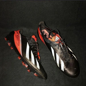 ADIDAS F50 Adizero 2013 - Sällsynta skor att få tag på! Gamla F50 Skorna är i använt skick men är absolut inget fel på dem! 