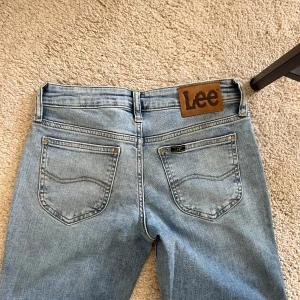 Lee jeans bootcut - Helt oanvända lee jeans i mycket bra skick. Säljer pga att dom är för små