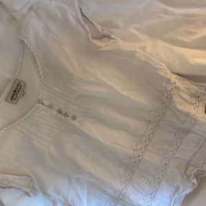 T-shirt med fina detaljer - Varning och fin t-shirt 