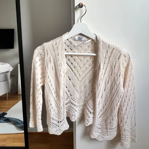 Supersöt kofta 💕 - Kofta i jätte mjukt material 🤍