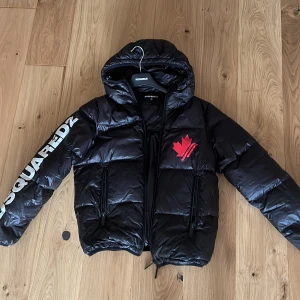 Dsquared jacka - Mycket fin Dsquared jacka, utomordentligt skick 10/10!  Perfekt till vintern!