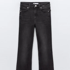 Jeans Zara - Jättefina jeans, lite slitna nedtill men inget som märks av