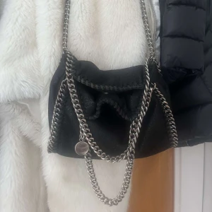 Stella McCartney  - Stella McCartney liknande väska, bra skick! Inte äkta!!