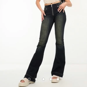 WEEKDAY JEANS - SÖKER!!! Dessa jeans från weekday!!! Storlek W23 så om du har ett par som du kan tänka dig sälja till mig för 500 eller mindre hör gärna av dig privat!!!💋💋