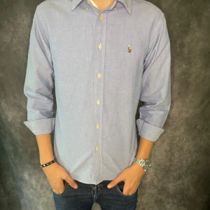 RALPH LAUREN SKJORTA  - // Ralph Lauren skjorta | Nyskick | Storlek: 14 motsvarar XS| Nypris runt 1800 | Kontakta för fler frågor eller funderingar // DELUXECLOSET