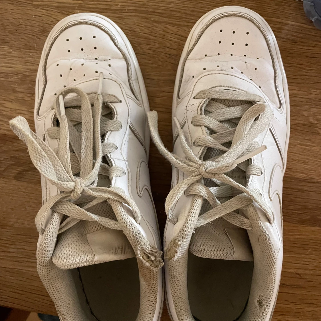 Vita sneakers från Nike