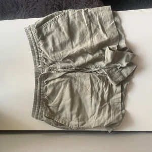 Linneshorts  - Snygga linneshorts från hm, nästan aldrig använda, köpta för 349.