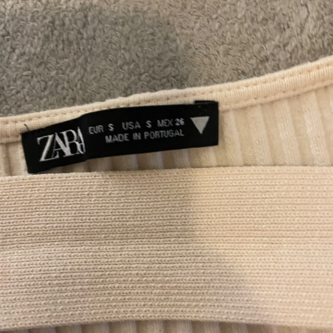 Beige Zara tröja/topp - 90