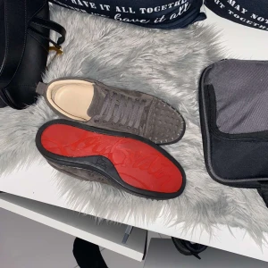 Louboutins - Dom e typ helt nya har använt dom 3 gånger o gillade dom it