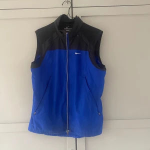 Nike väst - En snygg nike väst size L mycket bra skick
